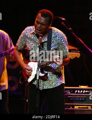 Der weltbekannte Bluesmann Robert Cray lebt in der American Airlines Arena in Miami FL. 10/23/06 Stockfoto