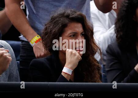 Noura El Swekh beobachtet, wie ihr Freund Jo-Wilfried Tsonga am 4. November 2016 beim BNP Paribas Tennis Masters Paris 2016 in der AccorHotels Arena, Paris, Frankreich, im Finale 1/4 spielt. Foto von Henri Szwarc/ABACAPRESS.COM Stockfoto