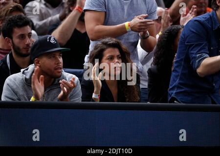 Noura El Swekh beobachtet, wie ihr Freund Jo-Wilfried Tsonga am 4. November 2016 beim BNP Paribas Tennis Masters Paris 2016 in der AccorHotels Arena, Paris, Frankreich, im Finale 1/4 spielt. Foto von Henri Szwarc/ABACAPRESS.COM Stockfoto