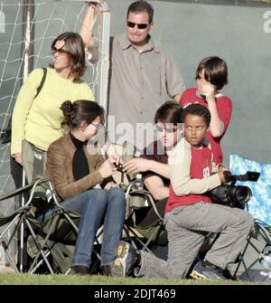 Tom und Katie verbringen einen Tag im Ballpark mit Toms Adoptivkindern. Beverly Hills, Ca. 11/4/06 Stockfoto