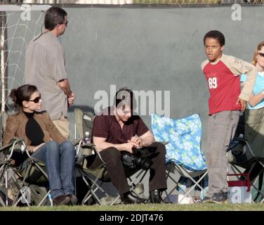 Tom und Katie verbringen einen Tag im Ballpark mit Toms Adoptivkindern. Beverly Hills, Ca. 11/4/06 Stockfoto