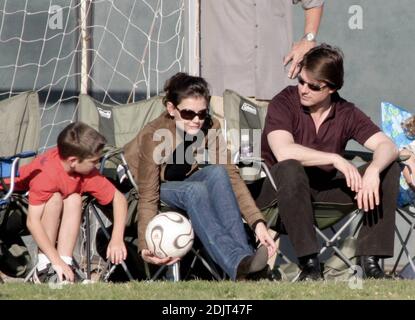 Tom und Katie verbringen einen Tag im Ballpark mit Toms Adoptivkindern. Beverly Hills, Ca. 11/4/06 Stockfoto