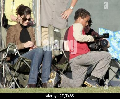 Tom und Katie verbringen einen Tag im Ballpark mit Toms Adoptivkindern. Beverly Hills, Ca. 11/4/06 Stockfoto