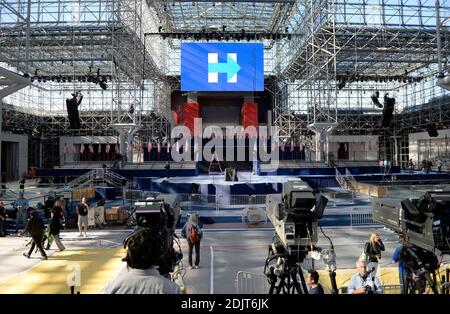 Eine Ansicht der Vorbereitungen, die für das Wahlnächteereignis der demokratischen Präsidentschaftskandidatin Hillary Clinton im Jacob K. Javits Convention Center am 7. November 2016 in New York City getroffen werden. Foto von Olivier Douliery/Abaca Stockfoto