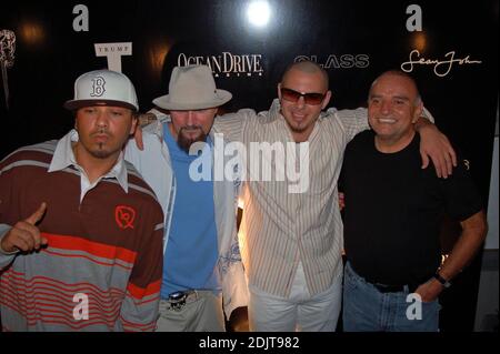 Feiern Sie Diddys Titelbild der November-Ausgabe des Ocean Drive Magazine. Zu den prominenten Gästen gehörten Baby Bash, Jim Jonsin, Pit Bull, Jerry Powers und Lourdes Estefan im The Forge in Miami Beach, FL, 11/13/06. Stockfoto