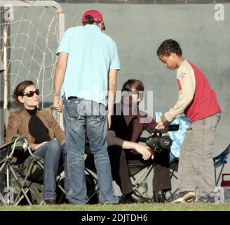 Tom und Katie verbringen einen Tag im Ballpark mit Toms Adoptivkindern. Beverly Hills, Ca. 11/4/06 Stockfoto