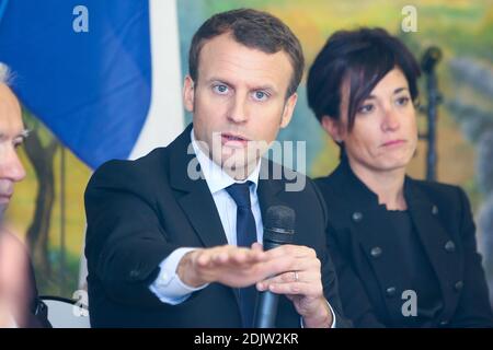 Der ehemalige französische Wirtschaftsminister und Kandidat für die Präsidentschaftswahlen 2017 Emmanuel Macron trifft sich am 18. November 2016 in Marseille, Südfrankreich, mit lokalen Wählern. Foto von Philippe Farjon/ABACAPRESS.COM Stockfoto