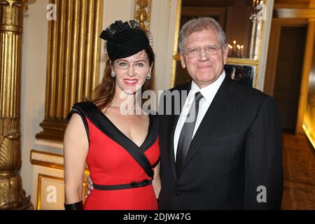 Robert Zemeckis und seine Frau Leslie Zemeckis nehmen an der Zeremonie Teil, bei der Robert Zemeckis am 19. November 2016 in Paris zum "Officier des Arts et des Lettres" wird. Foto von Jerome Domine/ABACAPRESS.COM Stockfoto