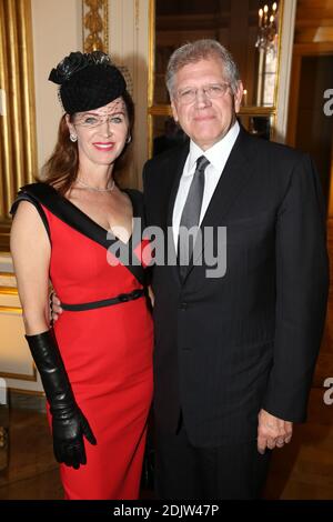 Robert Zemeckis und seine Frau Leslie Zemeckis nehmen an der Zeremonie Teil, bei der Robert Zemeckis am 19. November 2016 in Paris zum "Officier des Arts et des Lettres" wird. Foto von Jerome Domine/ABACAPRESS.COM Stockfoto