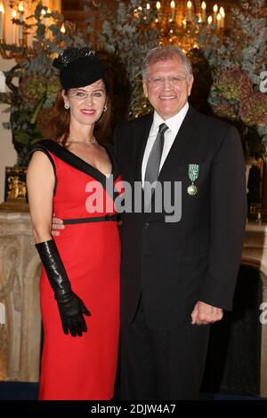 Robert Zemeckis und seine Frau Leslie Zemeckis nehmen an der Zeremonie Teil, bei der Robert Zemeckis am 19. November 2016 in Paris zum "Officier des Arts et des Lettres" wird. Foto von Jerome Domine/ABACAPRESS.COM Stockfoto