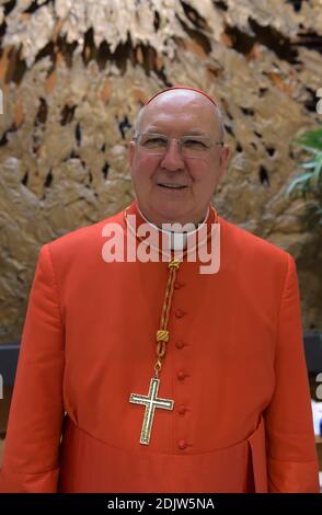 Der neu erhöhte Kardinal Kevin Joseph Farrell (USA) nimmt nach einem Konsistorium am 19. November 2016 in der Audience Hall Paul VI. Im Vatikan an einem Höflichkeitsbesuch Teil. Papst Franziskus schuf 17 neue Kardinäle aus aller Welt. Foto von Eric Vandeville/ABACAPRESS.COM Stockfoto