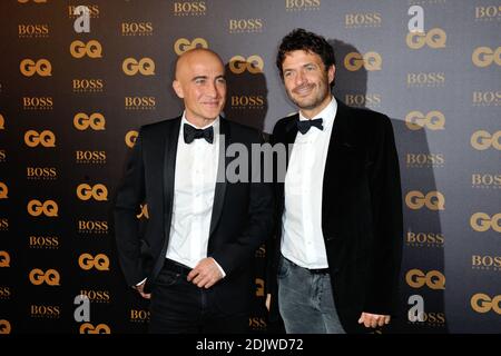 Datei Foto - Les membres du groupe Cassius Philippe Cerboneschi und Hubert Blanc-Francard assistent a la soiree des hommes de l’Annee GQ 2016 au musee d'Orsay a Paris, Frankreich, le 23 novembre 2016. Philippe Cerboneschi (auch bekannt als "Zdar"), eine Hälfte des französischen Tanzduos Cassius, ist am Mittwoch zufällig in Paris gestorben, teilte sein Agent mit. "Er fiel zufällig durch das Fenster eines hohen Stockwerks eines Pariser Gebäudes", sagte Sebastien Farran, ohne weitere Details zu nennen. Cerboneschi gründete Cassius 1996 mit Hubert Blanc-Francard (alias Boombass). Sie produzierten für Bands wie Ph Stockfoto