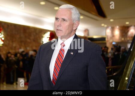 Vice President Elect Mike Pence is seen leaving Trump Tower in New York, NY, on November 28, 2016. (Anthony Behar / Pool) Stockfoto