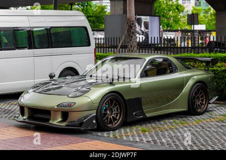 Grün getunten Sportwagen in Huai Khwang Bangkok Thailand geparkt. Stockfoto