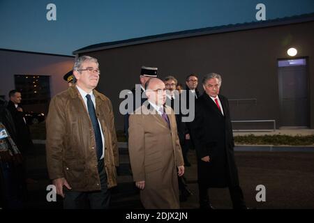 Innenminister Bernard Cazeneuve eröffnet am 1. Dezember 2016 ein neues Feuerwehrausbildungszentrum in L’Hermitage in der Nähe von Rennes, Westfrankreich. Foto von Vincent Feuray/ABACAPRESS.COM Stockfoto