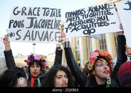 Demonstration in Anwesenheit der Komödianten Annie Duperey, Daniele Evenou, Eva Darlan, Mitglieder von Inna Shevchenko und Femen sowie der Anwälte Janine Bonaggiunta und Nathalie Tomasini am 10. Dezember 2016 auf dem Trocadero vor dem Eiffelturm in Paris, Frankreich, mit dem Aufruf zur Freilassung von Jacqueline Sauvage aus dem Gefängnis. Das Pariser Berufungsgericht wies am 24. November 2016 den Antrag auf Bewährung für Jacqueline Sauvage zurück, die wegen Mordes an ihrem gewalttätigen Ehemann zu 10 Jahren Haft verurteilt wurde, trotz einer teilweisen Begnadigung des französischen Präsidenten Francois Hollande. Foto von Alain Apaydin/ABACAPRES Stockfoto