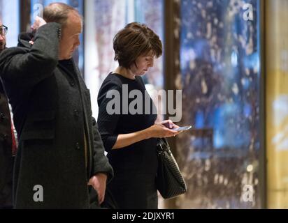 Die Kongressabgeordnete Cathy McMorris Rogers aus Oregon ist in der Lobby des Trump Tower in New York, NY, USA zu sehen, als sie am 12. Dezember 2016 zu einem Treffen mit dem designierten Präsidenten Trump eintrifft. (Foto von Albin Lohr-Jones) Stockfoto