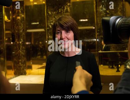 Oregon Congresswoman Cathy McMorris Rogers is seen speaking to the press in the lobby of Trump Tower in New York, NY, USA following her meeting with President-elect Trump on December 12, 2016. (Photo by Albin Lohr-Jones) Stockfoto