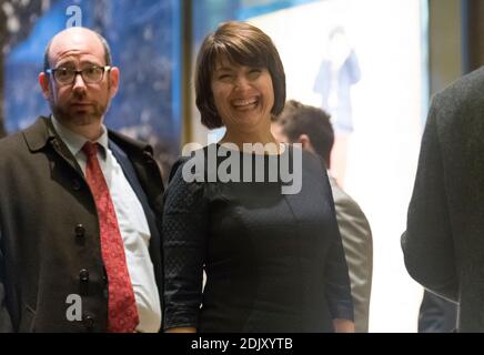 Die Kongressabgeordnete Cathy McMorris Rogers aus Oregon ist in der Lobby des Trump Tower in New York, NY, USA zu sehen, als sie am 12. Dezember 2016 zu einem Treffen mit dem designierten Präsidenten Trump eintrifft. (Foto von Albin Lohr-Jones) Stockfoto