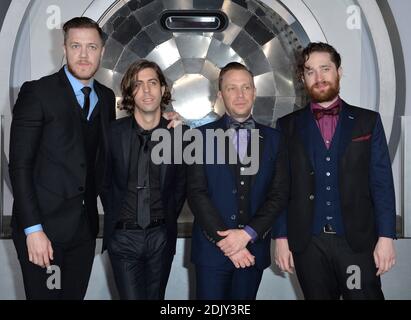 Dan Reynolds, Daniel Wayne Sermon, Ben McKee und Daniel Platzman von Imagine Dragons besuchen die Weltpremiere von Columbia Pictures' 'Passengers' im Regency Village Theatre am 14. Dezember 2016 in Los Angeles, CA, USA. Foto von Lionel Hahn/ABACAPRESS.COM Stockfoto