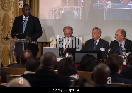 Senegals Präsident Macky Sall hält seine Rede während einer Zeremonie zu seinen Ehren an der Academie des Sciences d'Outre-mer (Akademie der überseeischen Wissenschaften) am 21. Dezember 2016 in Paris, Frankreich. Foto von Jeremy Lempin/Pool/ABACAPRESS.COM Stockfoto