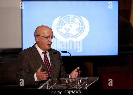 Lissabon, Portugal. Dezember 2020. Der portugiesische Außenminister Augusto Santos Silva hält am 14. Dezember 2020 im portugiesischen Parlament in Lissabon, Portugal, eine Rede anlässlich der Feier zum 75. Jahrestag der Vereinten Nationen. Quelle: Pedro Fiuza/Xinhua/Alamy Live News Stockfoto