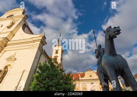 Brünn (Brünn), Reiterstatue "Mut", Mährischer Platz (Moravske namesti), Jan Krtitel Ernas barocker Kostel sv. Tomase (St. Thomas Kirche) in der Altstadt, Jihomoravsky, Südmähren, Südmähren, Tschechisch Stockfoto