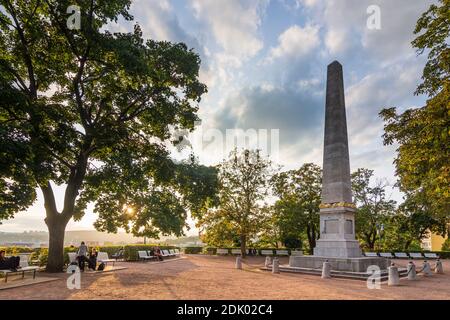 Brno (Brünn), Denis-Gärten (Denisovy sady), 1818 Obelisk zum Gedenken an das Ende der Napoleonischen Kriege in der Altstadt, Jihomoravsky, Südmähren, Südmähren, Tschechisch Stockfoto