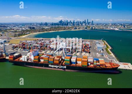 Luftaufnahme des Frachtterminals und des Geschäftsviertels von Melbourne Stockfoto