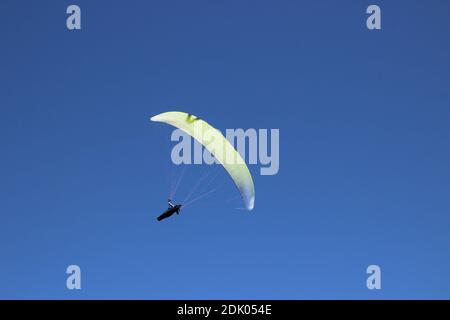 Gleitschirmflieger über Walchensee, Herzogstand Stockfoto