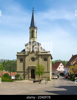 Deutschland, Baden-Württemberg, Haigerloch, Evangelische Abendmahlskirche: Erbaut von 1860 bis 1863 im neugotischen Stil. Im Chor der Kirche befindet sich eine originalgetreue Nachbildung von Leonardos Letztem Abendmahl, das der Haigerloch-Künstler Friedrich Schüz zwischen 1952 und 1953 schuf Stockfoto