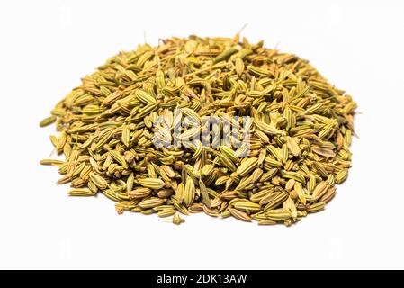 Anis-Samen häufen sich auf der weißen Nahaufnahme Stockfoto
