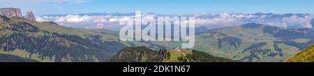 Panoramablick auf die Seiser Alm, Provinz Bozen, Südtirol, Dolomiten, Italien, Europa Stockfoto
