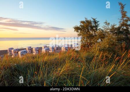 Deutschland, Schleswig-Holstein, Scharbeutz, Sorgenstimmung an der Ostsee, Blick von der Dünenmeile zum Strand, Stockfoto