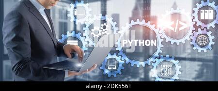 Python High Level Programmiersprache. Kommunikationstechnologie-Konzept Stockfoto