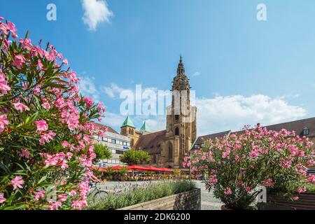 Deutschland, Baden-Württemberg, Stadt Heilbronn. Marktplatz mit Blick auf die Kilian's Church Stockfoto