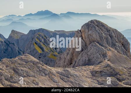 Bergrücken in der Morgenzeit Stockfoto