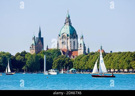 Deutschland, Niedersachsen, Landeshauptstadt Hannover, Blick über den Maschsee mit dem neuen Rathaus Stockfoto