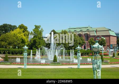 Deutschland, Baden-Württemberg, Stadt Mannheim.rund um den Wasserturm am Friedrichsplatz Stockfoto