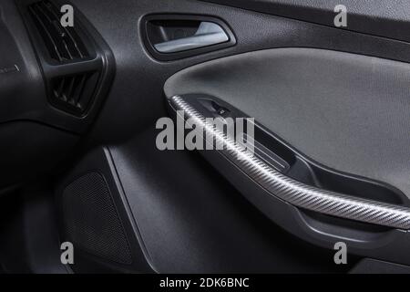 Tür des modernen Autos von innen Nahaufnahme Stockfoto