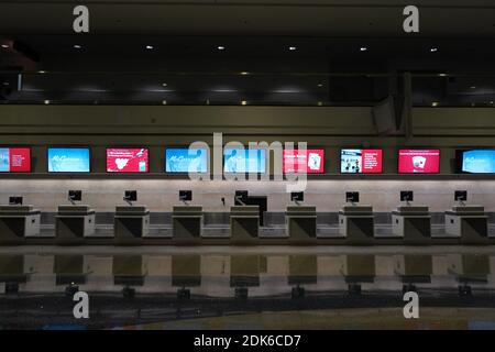 Leere Ticketschalter am McCarran International Airport (LAS) inmitten der globalen Coronavirus COVID-19 Pandemie, Sonntag, 13. Dezember 2020, in Las Vegas. Stockfoto