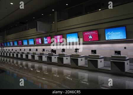 Leere Ticketschalter am McCarran International Airport (LAS) inmitten der globalen Coronavirus COVID-19 Pandemie, Sonntag, 13. Dezember 2020, in Las Vegas. Stockfoto