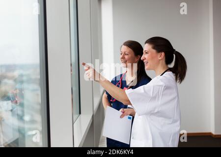 Ärztinnen im Krankenhaus Stockfoto