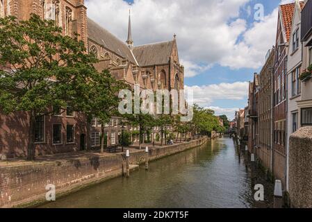 Ein Tag in Holland: Sonnenaufgang im Polder, Citywalk in Dordrecht. Stockfoto