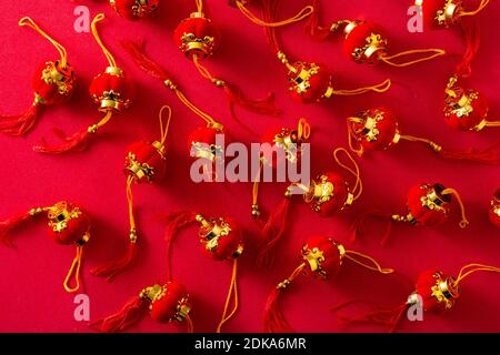 Little lantern decoration for  Chinese new year festival on red background Stockfoto