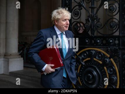 London, Großbritannien. Dezember 2020. Premierminister Boris Johnson kommt von der Kabinettssitzung zurück. Kredit: Mark Thomas/Alamy Live Nachrichten Stockfoto