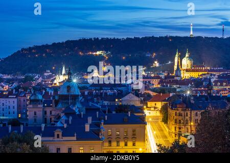 Praha, Blick vom Letna Park auf Mala Strana (Kleinseite) und Petrin Hügel in Holesovice, Praha, Prag, Prag, Tschechien Stockfoto