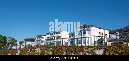 Deutschland, Mecklenburg-Vorpommern, Sassnitz, Häuser im Stil der Resortarchitektur, Ostsee, Rügen Stockfoto