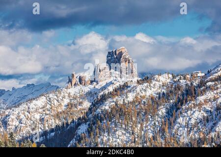 Cinque Torri (fünf Türme) im Winter, Dolomiten, Cortina d'Ampezzo, Belluno, Venetien, Italien, Europa Stockfoto