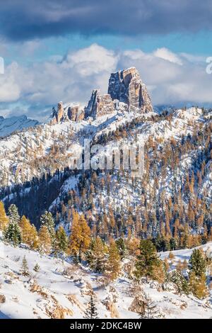 Cinque Torri (fünf Türme) im Winter, Dolomiten, Cortina d'Ampezzo, Belluno, Venetien, Italien, Europa Stockfoto